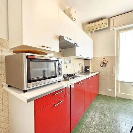 Parking,wifi, Netflix - Sunny Sea View Haven Apartment
