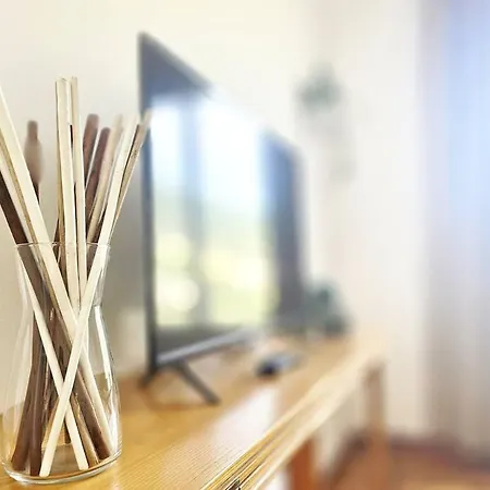 Parking,wifi, Netflix - Sunny Sea View Haven Apartment *